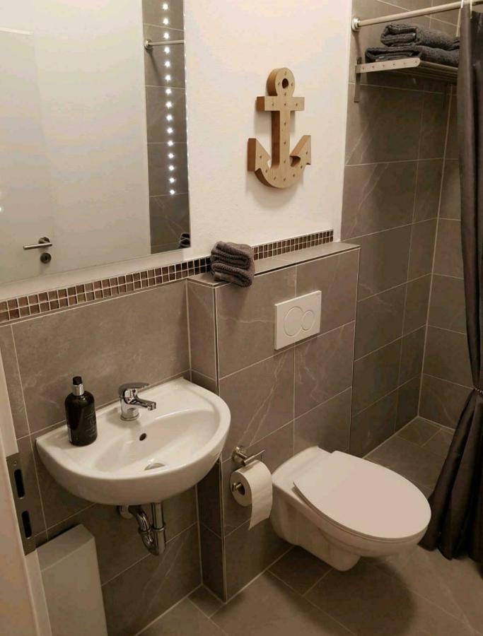 Altenbeken- Ferienwohnung Esterno foto